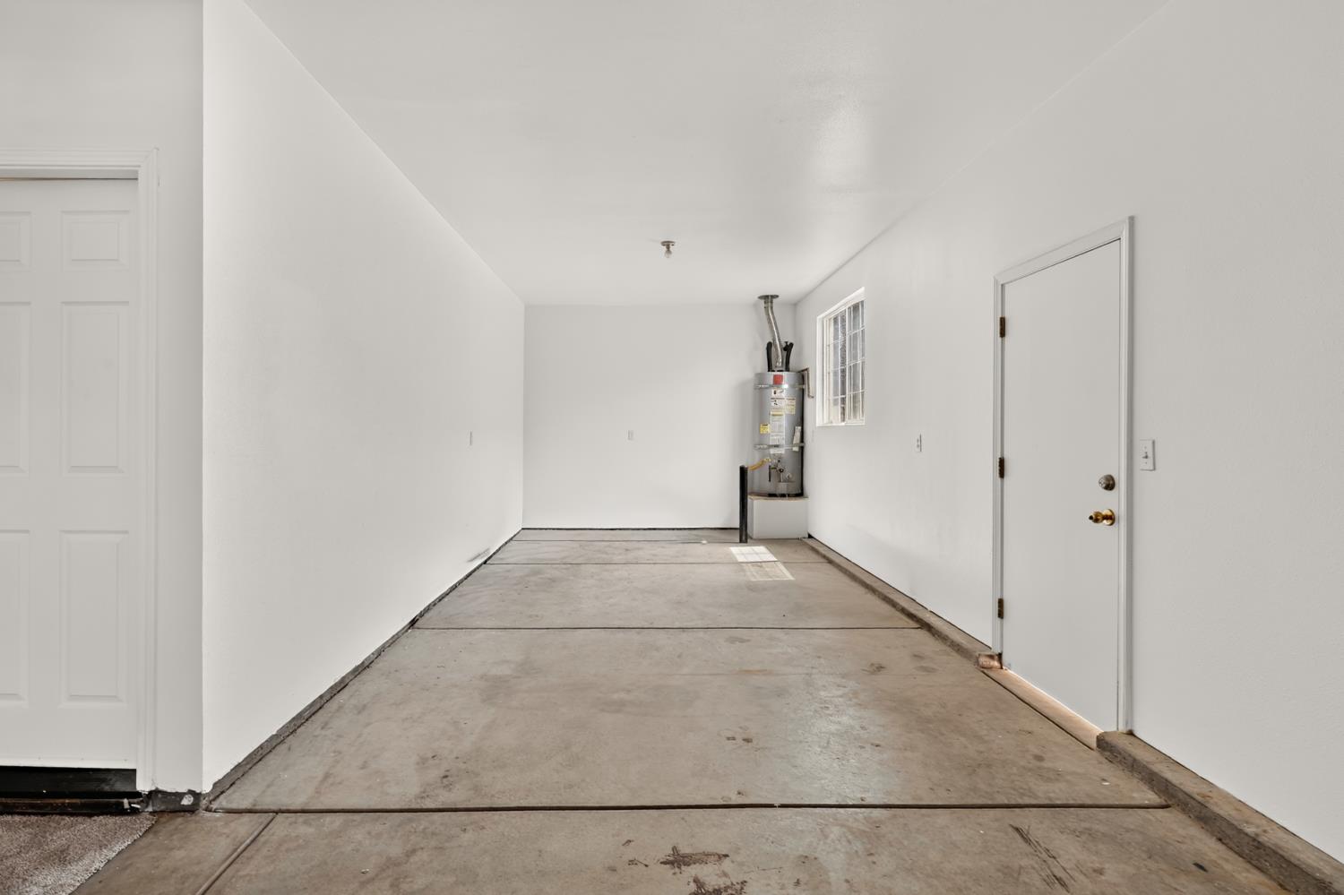212 Coastal Ln, Waterford, CA 95386