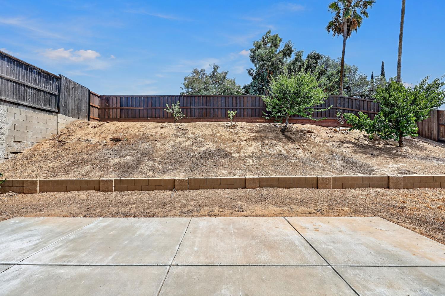 212 Coastal Ln, Waterford, CA 95386