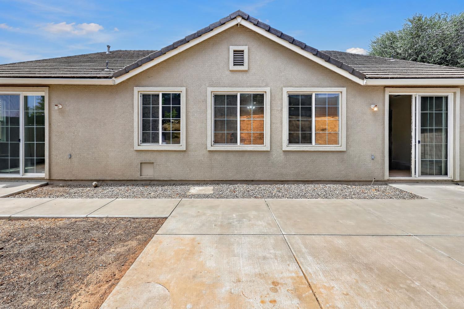 212 Coastal Ln, Waterford, CA 95386