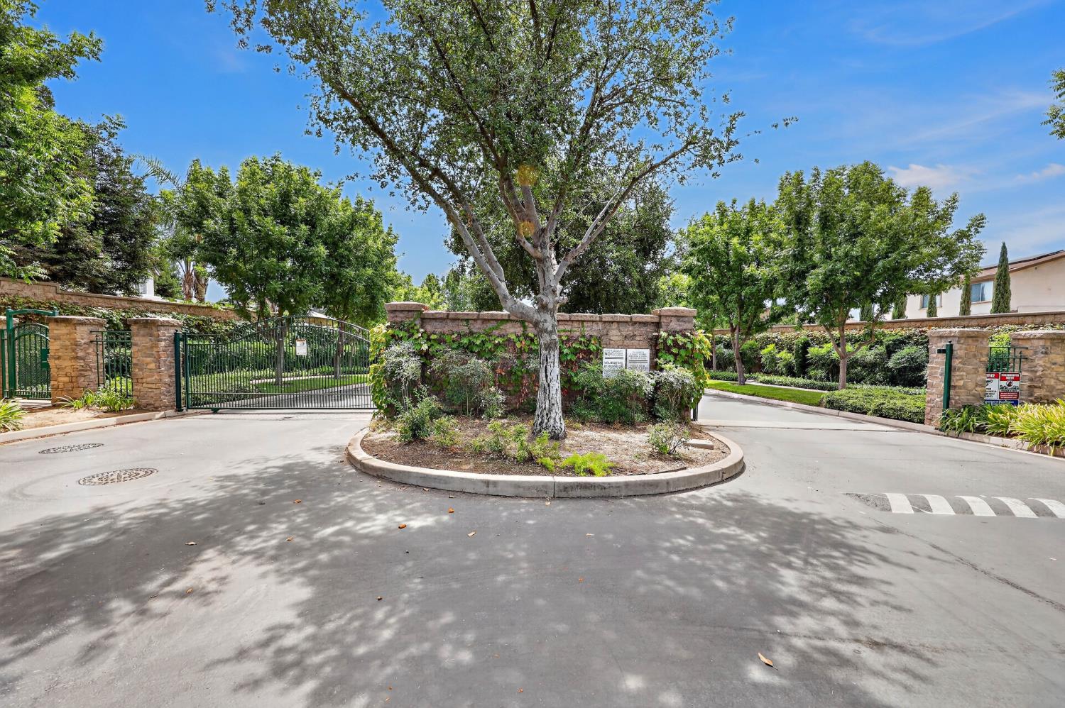 212 Coastal Ln, Waterford, CA 95386