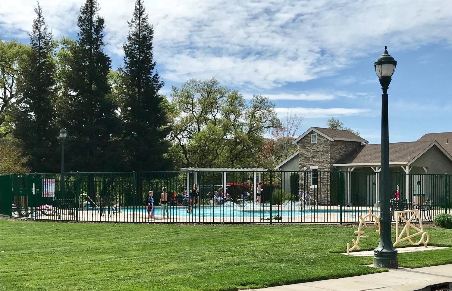 212 Coastal Ln, Waterford, CA 95386