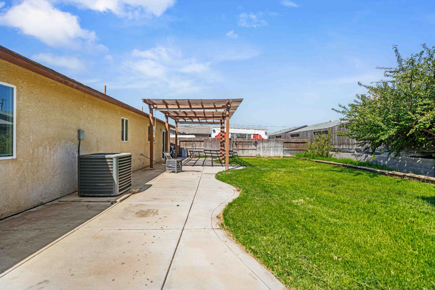 7462 Wren Dr, Winton, CA 95388