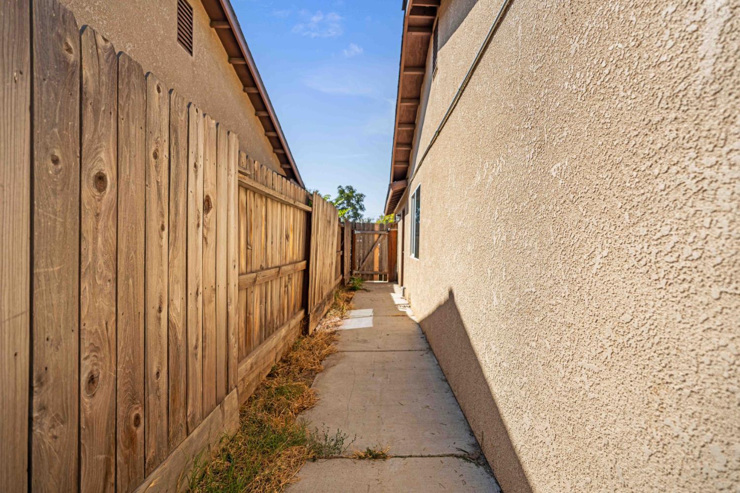 7462 Wren Dr, Winton, CA 95388
