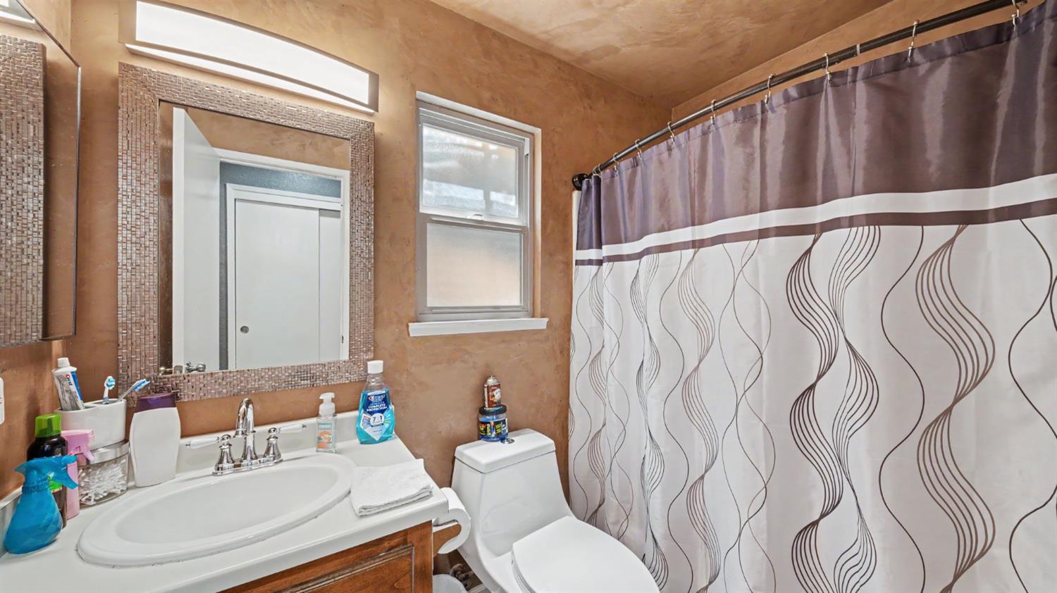 1140 Courtney Way, Modesto, CA 95358