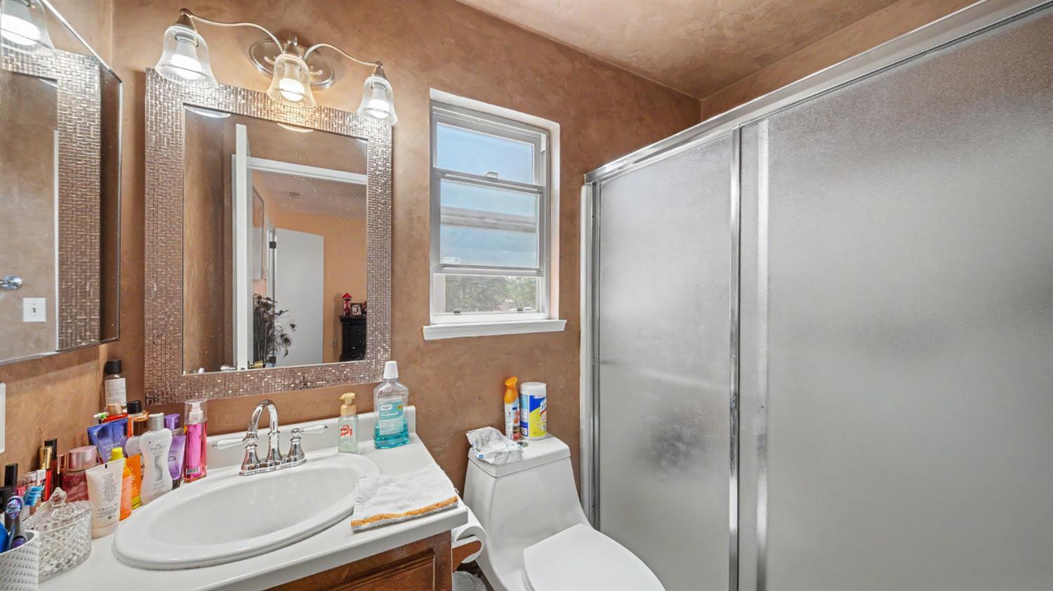 1140 Courtney Way, Modesto, CA 95358