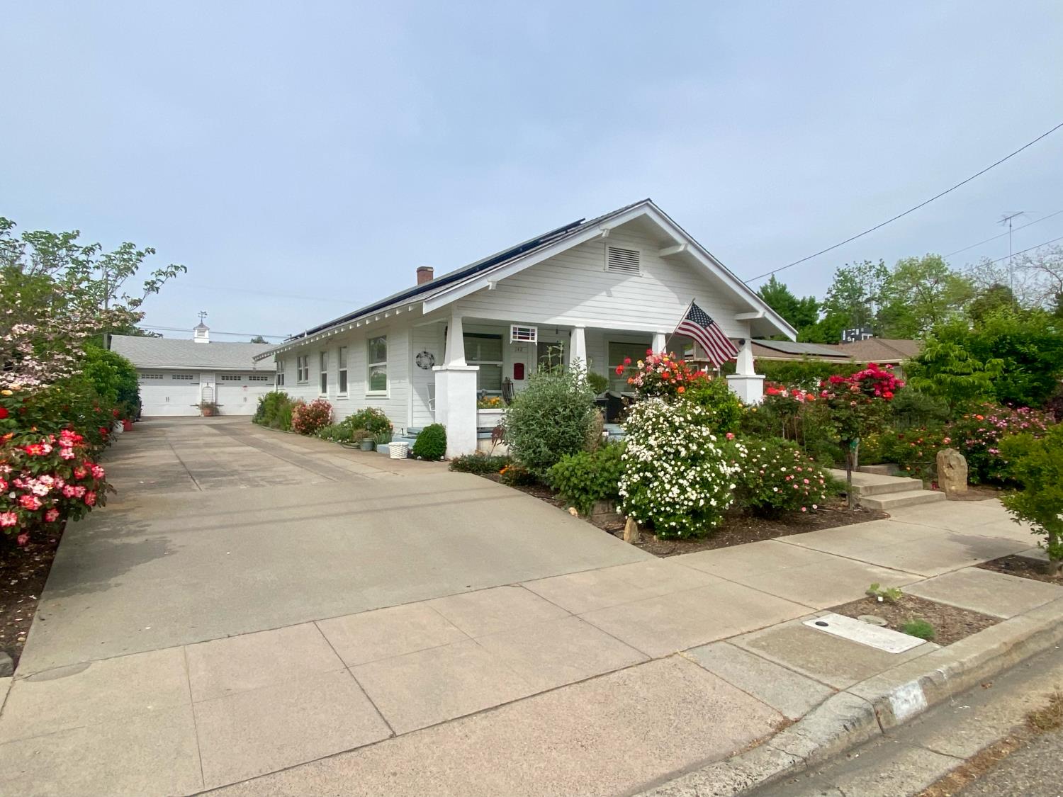 242 Laurel Ave, Oakdale, CA 95361