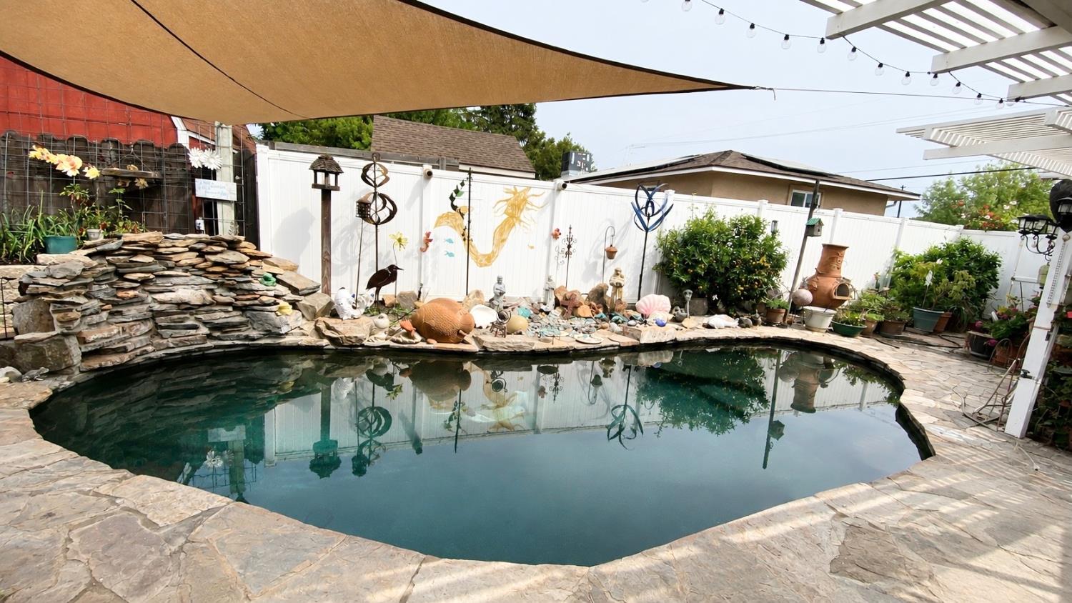 242 Laurel Ave, Oakdale, CA 95361