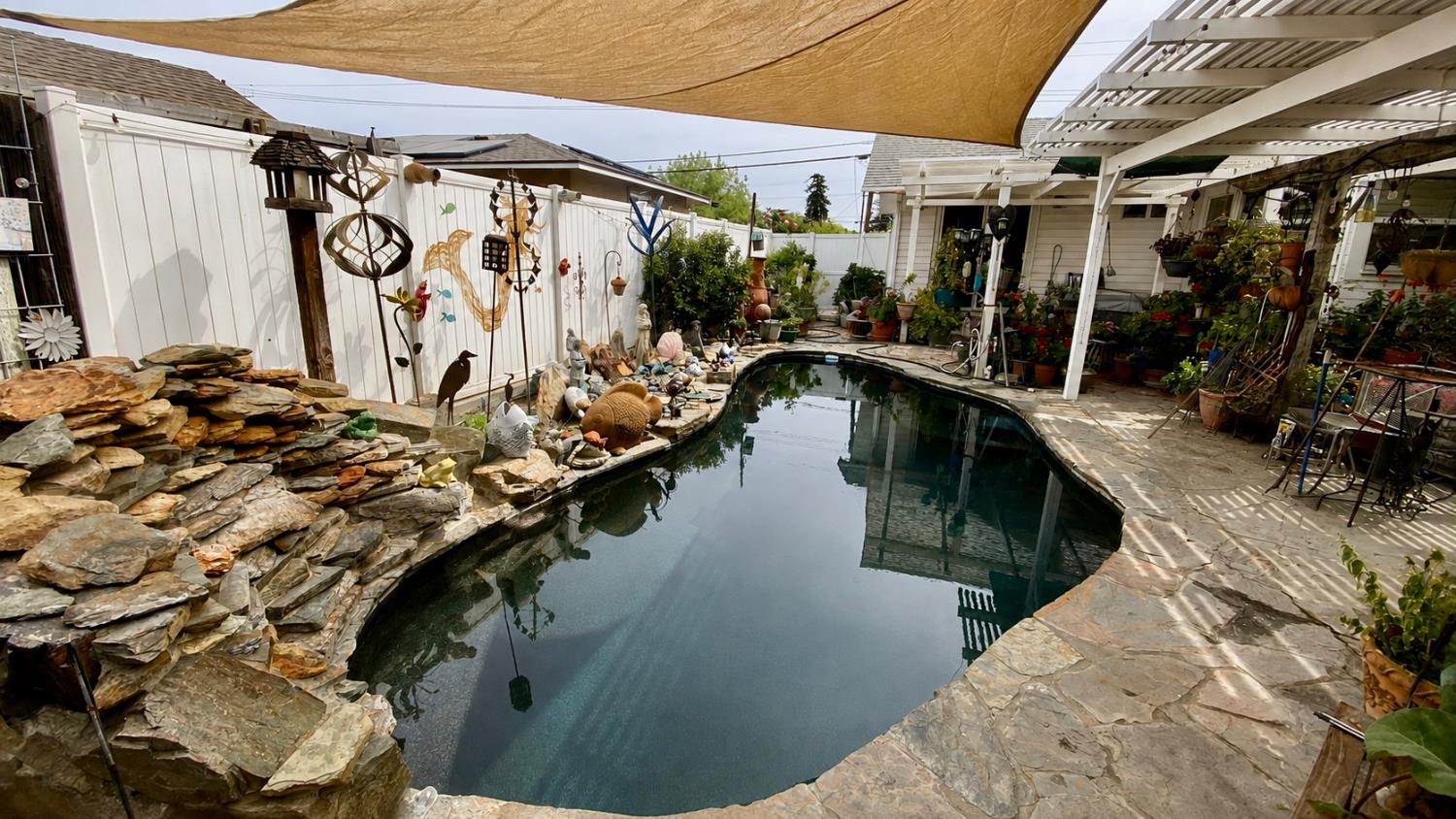 242 Laurel Ave, Oakdale, CA 95361