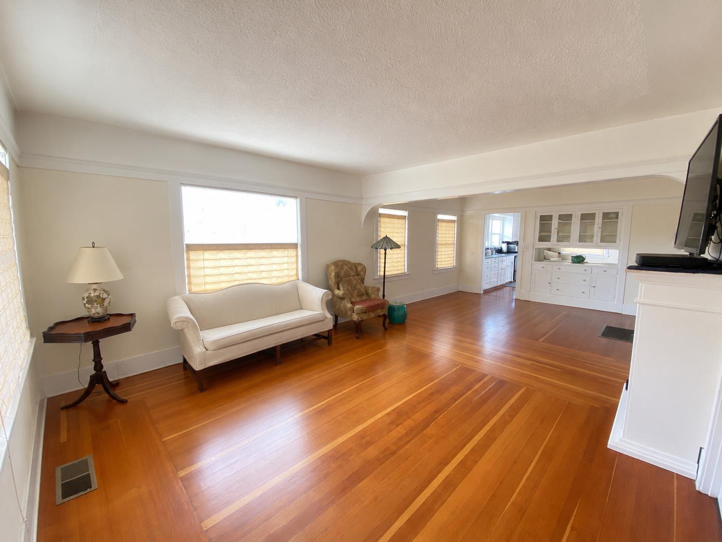 242 Laurel Ave, Oakdale, CA 95361