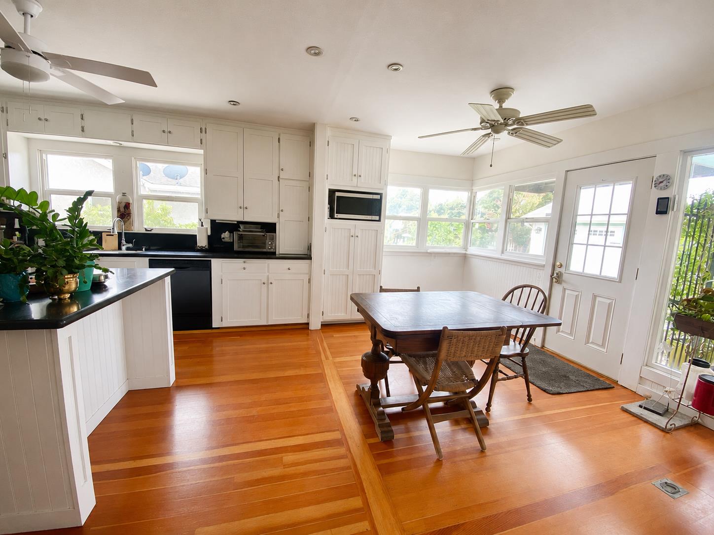 242 Laurel Ave, Oakdale, CA 95361