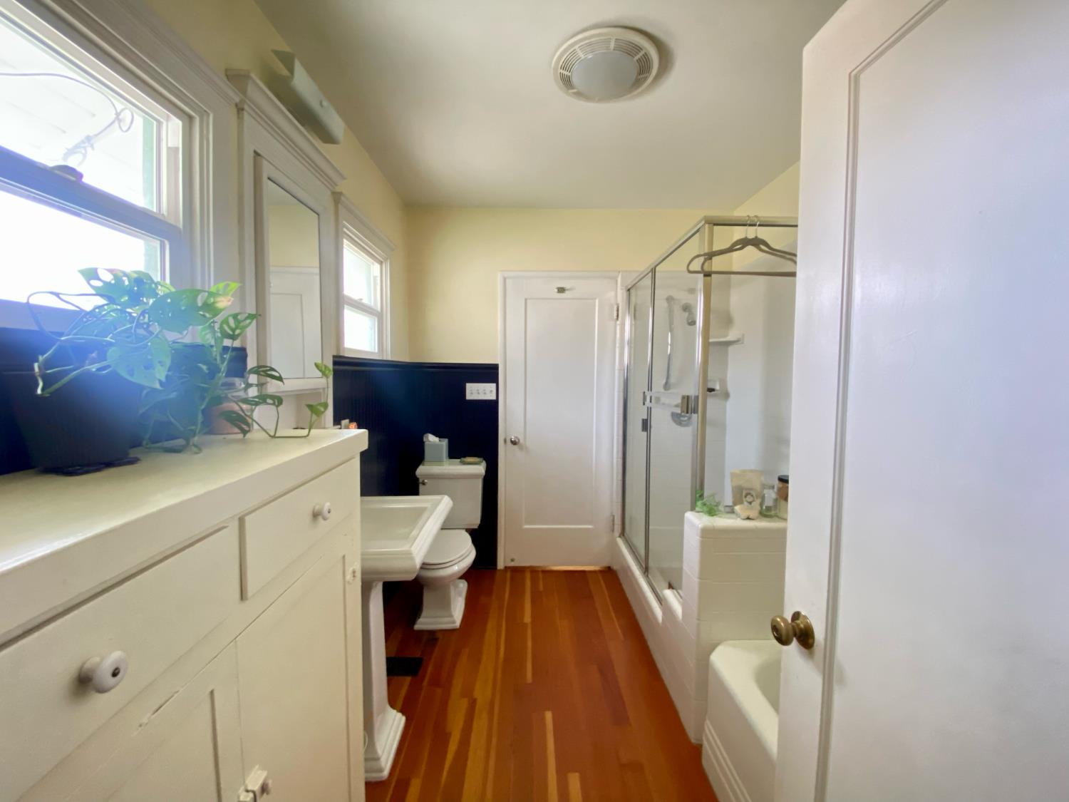 242 Laurel Ave, Oakdale, CA 95361