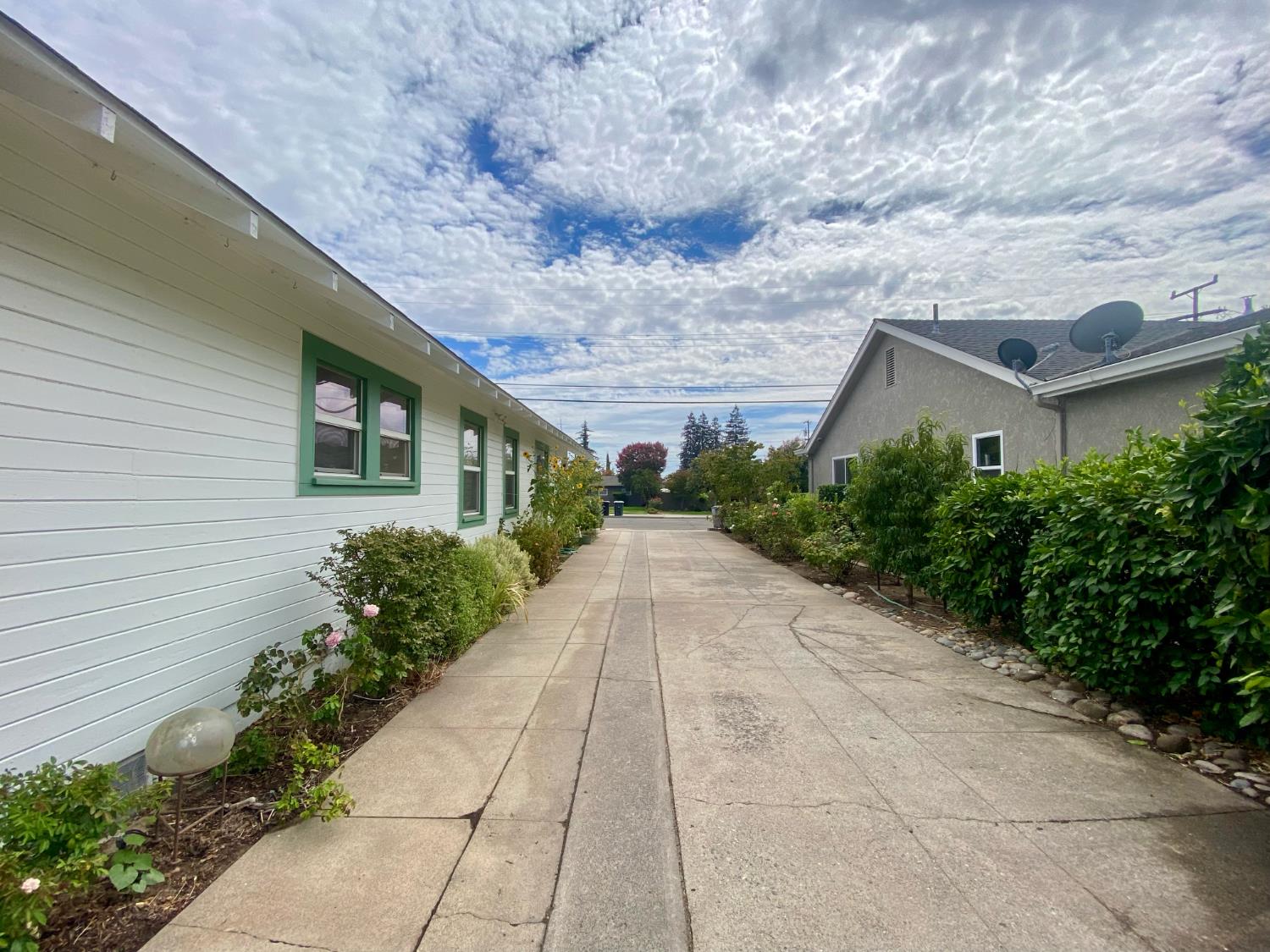 242 Laurel Ave, Oakdale, CA 95361