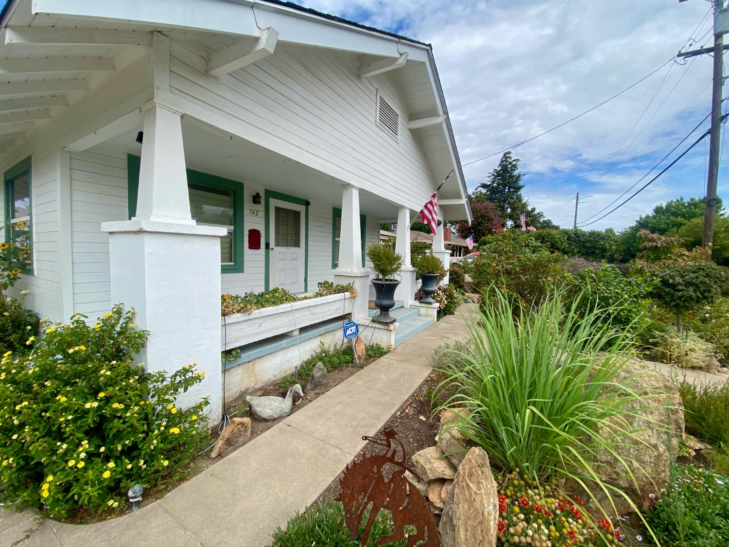 242 Laurel Ave, Oakdale, CA 95361