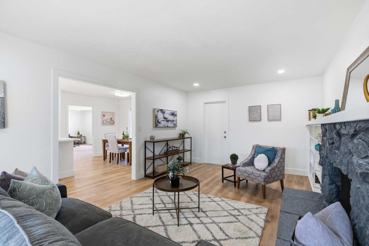 1924 Kendall Ave, Modesto, CA 95355