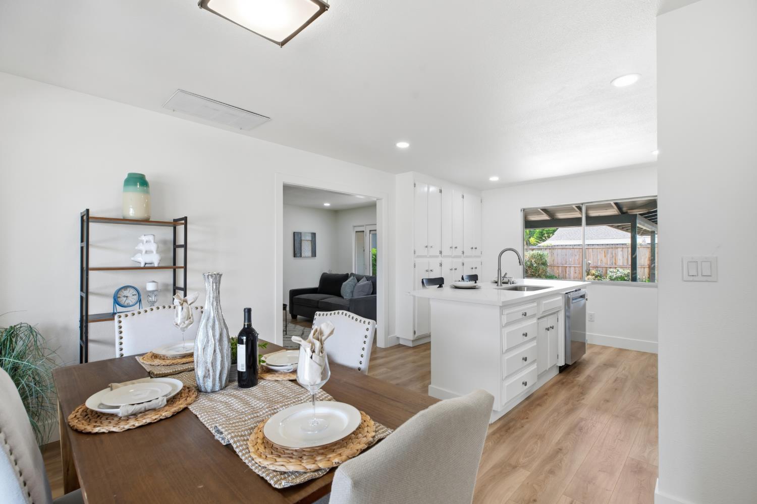 1924 Kendall Ave, Modesto, CA 95355