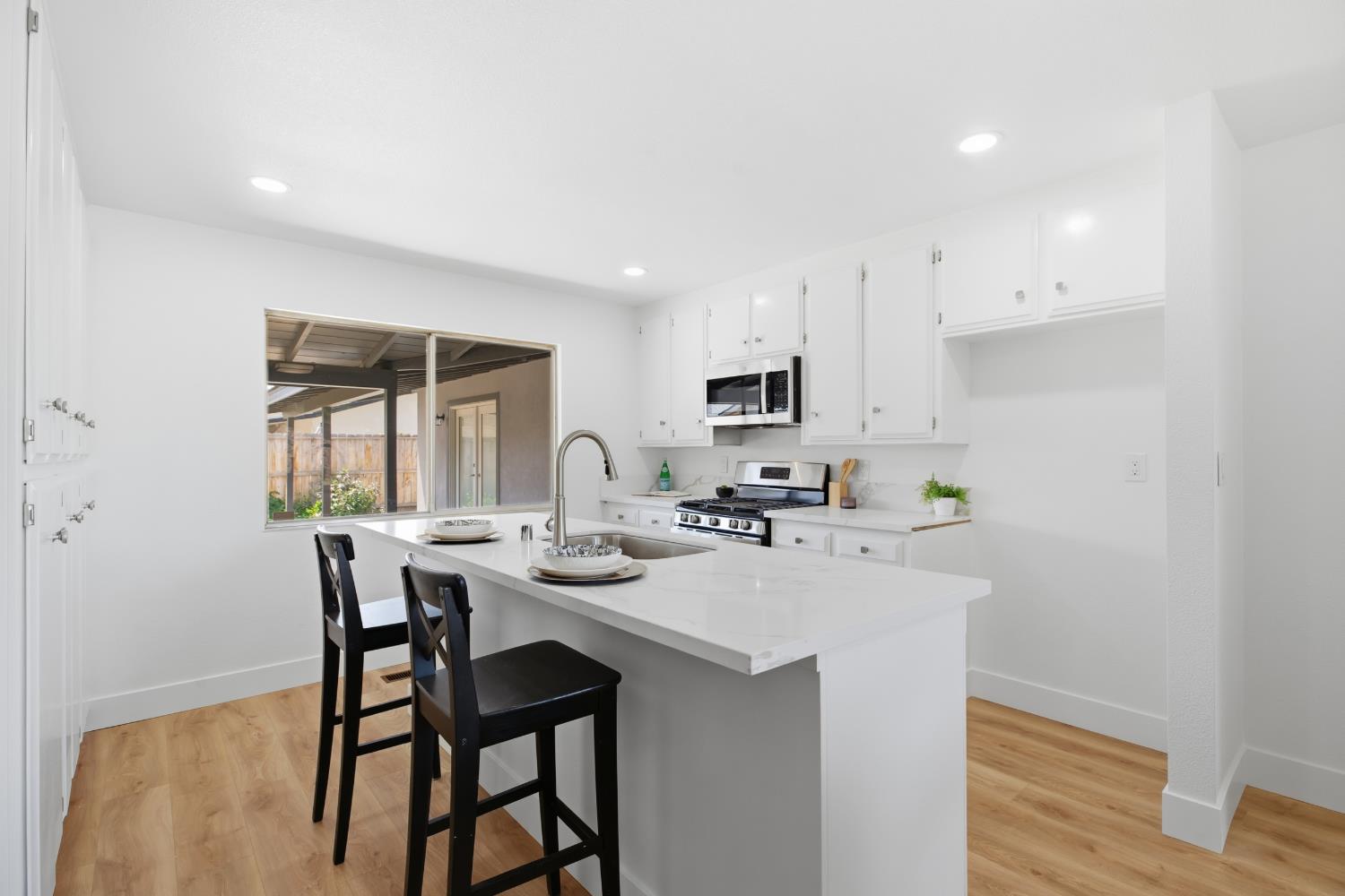 1924 Kendall Ave, Modesto, CA 95355