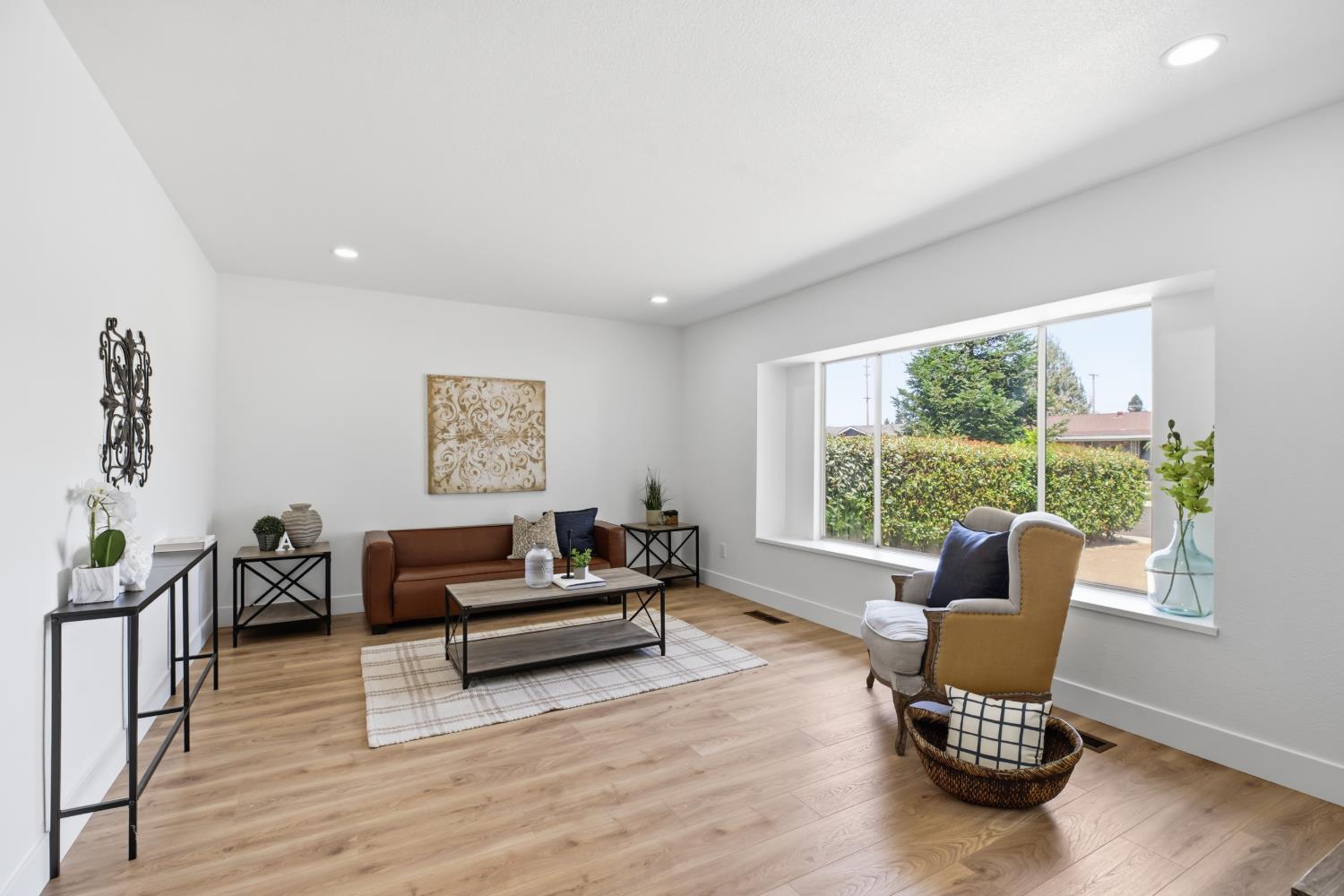 1924 Kendall Ave, Modesto, CA 95355