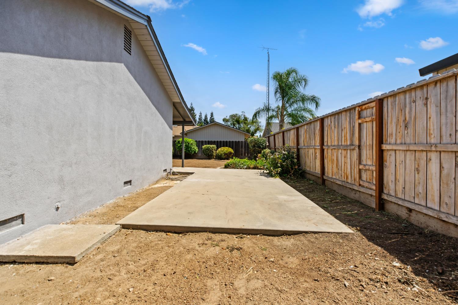1924 Kendall Ave, Modesto, CA 95355
