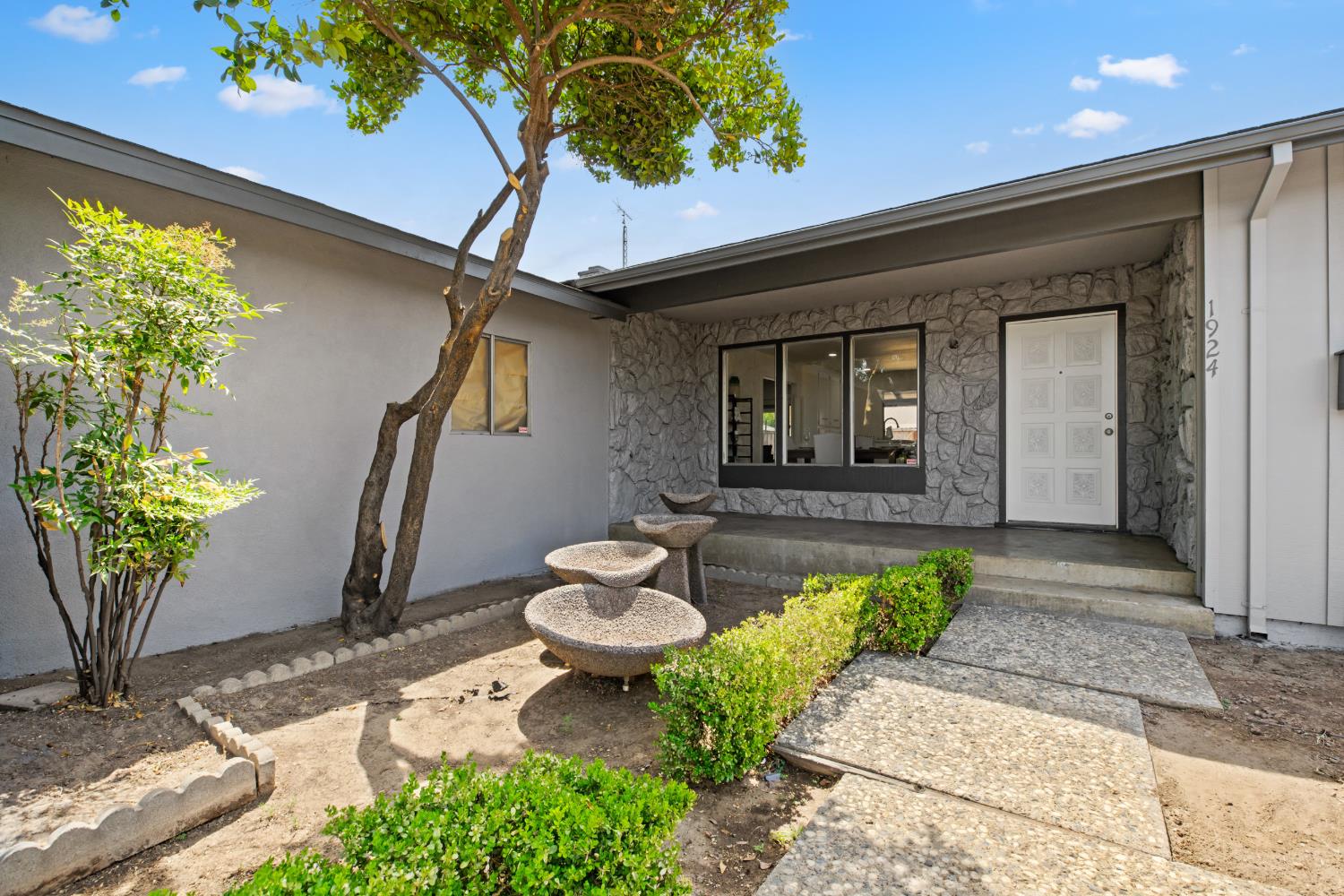 1924 Kendall Ave, Modesto, CA 95355