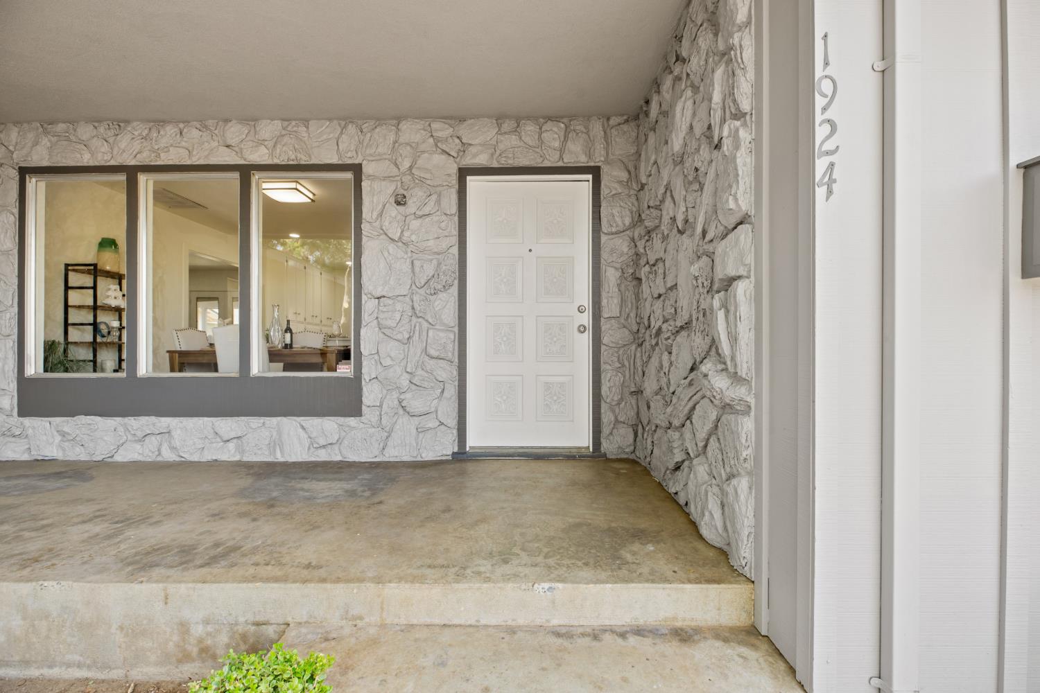 1924 Kendall Ave, Modesto, CA 95355