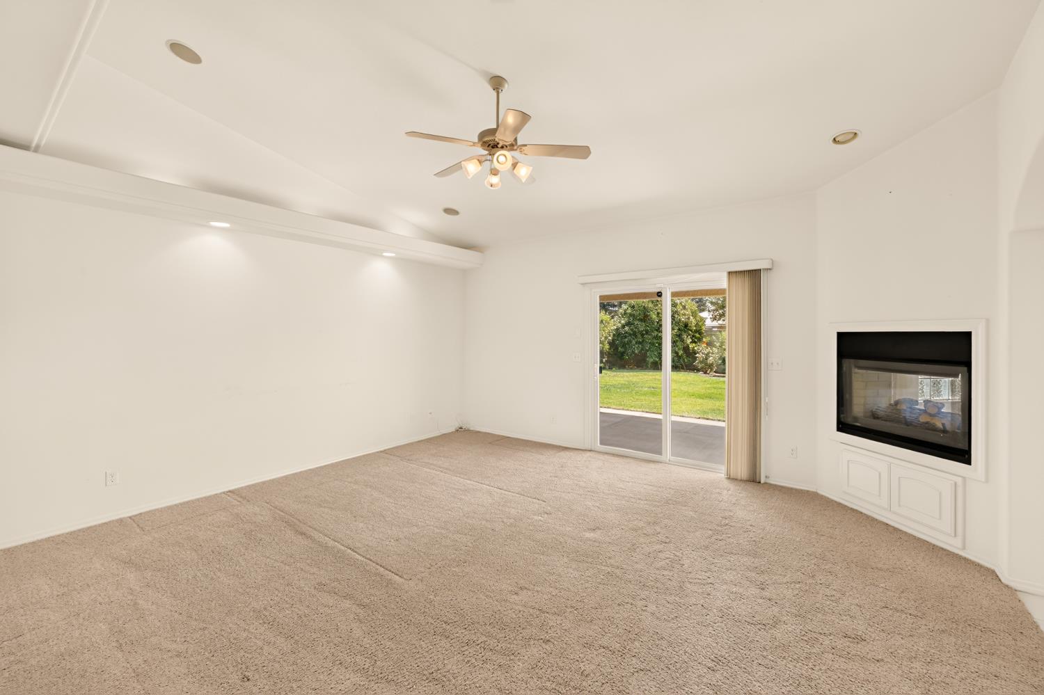 3077 Express, Madera, CA 93637