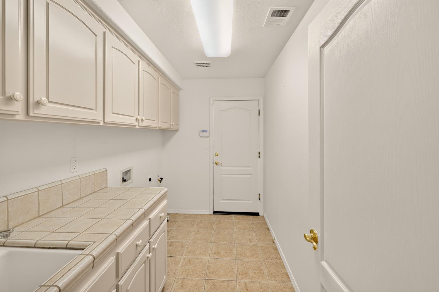 3077 Express, Madera, CA 93637