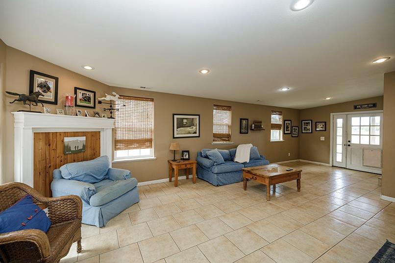 6249 Eleanor Rd, Oakdale, CA 95361