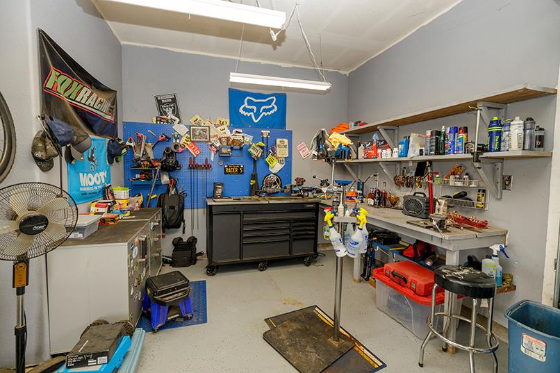 6249 Eleanor Rd, Oakdale, CA 95361