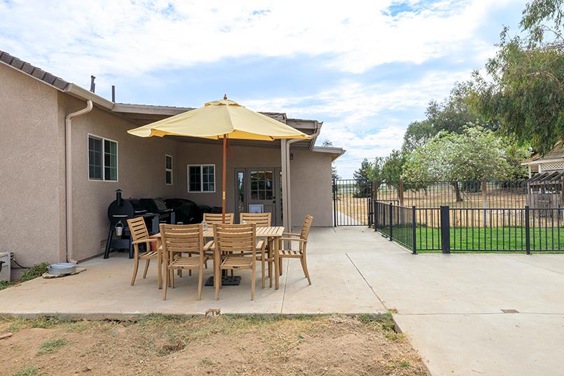 6249 Eleanor Rd, Oakdale, CA 95361