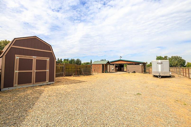 6249 Eleanor Rd, Oakdale, CA 95361