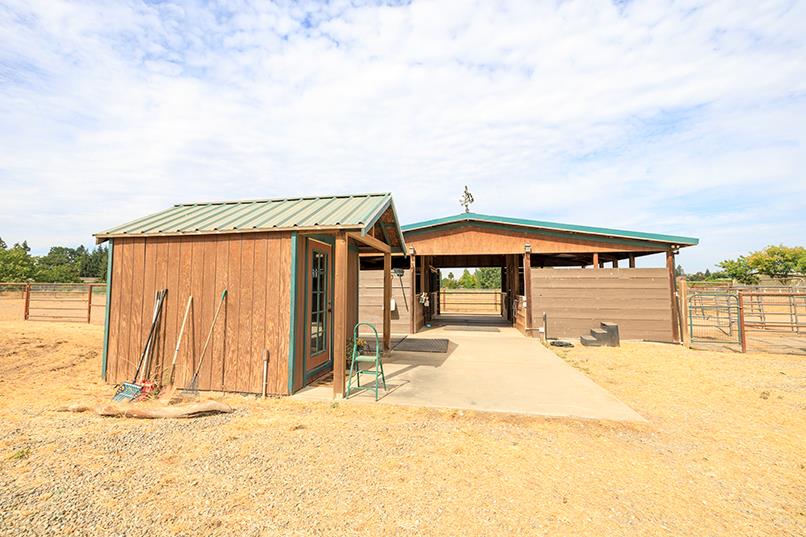 6249 Eleanor Rd, Oakdale, CA 95361