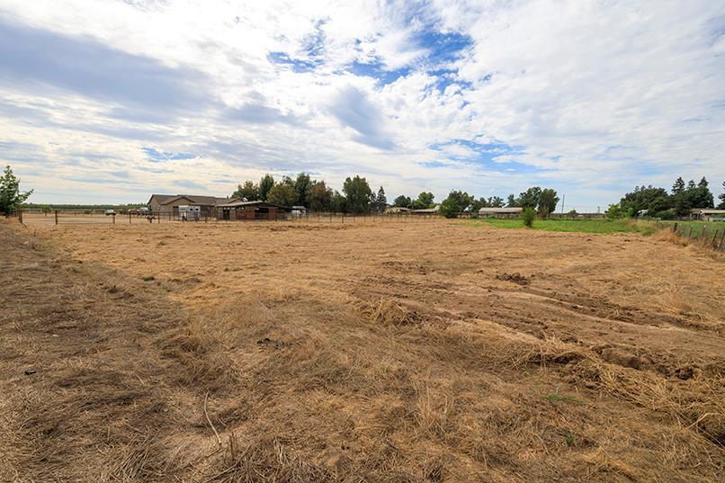 6249 Eleanor Rd, Oakdale, CA 95361