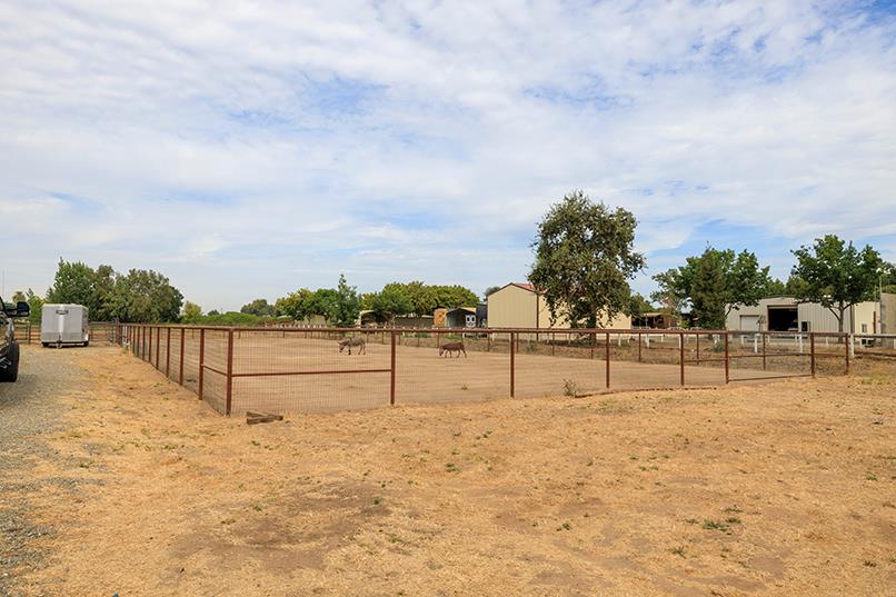 6249 Eleanor Rd, Oakdale, CA 95361
