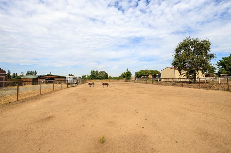 6249 Eleanor Rd, Oakdale, CA 95361