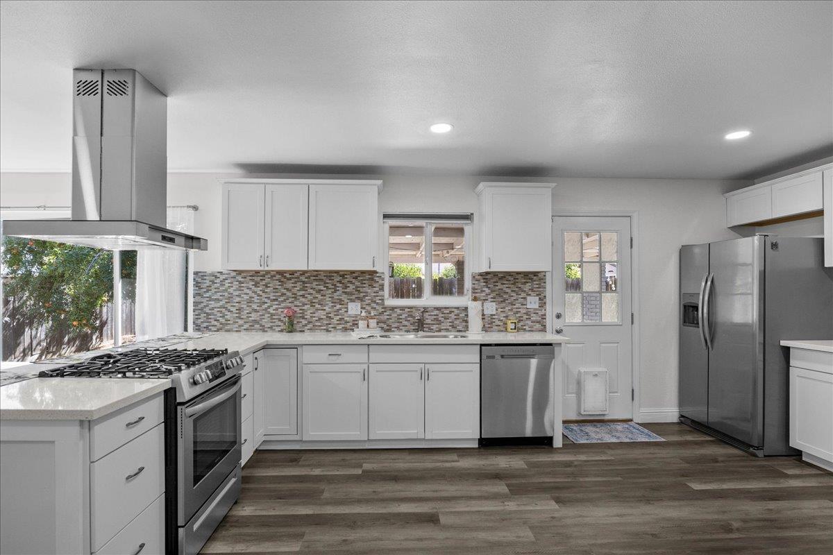 1820 Serena Ave, Modesto, CA 95355