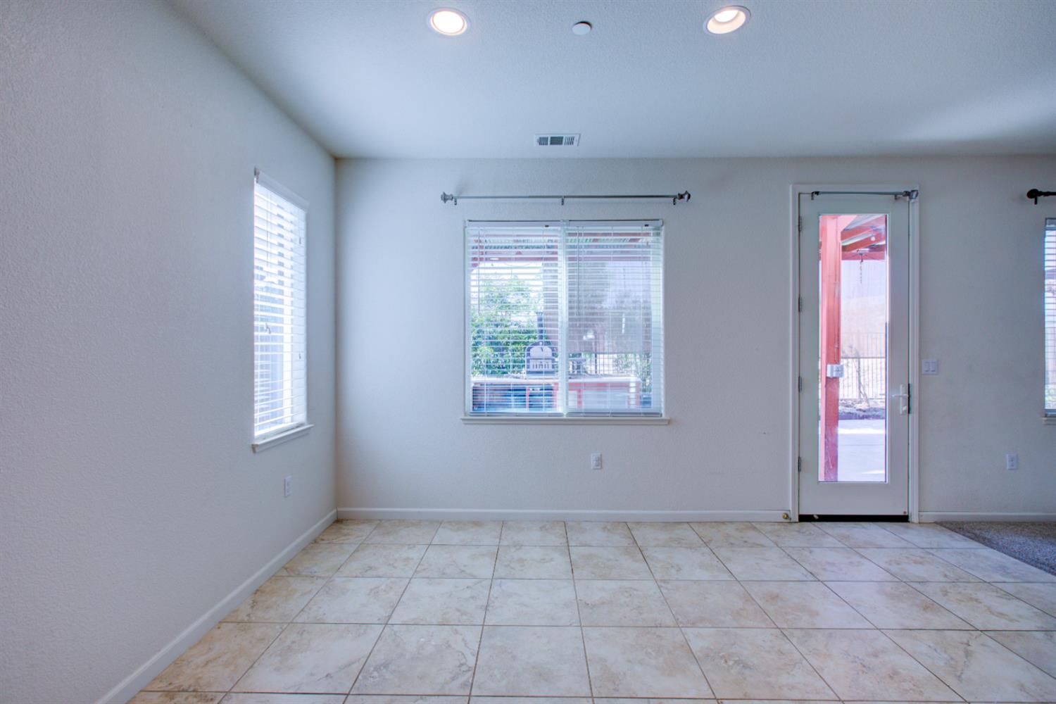 9666 Cabernet Ct, Patterson, CA 95363