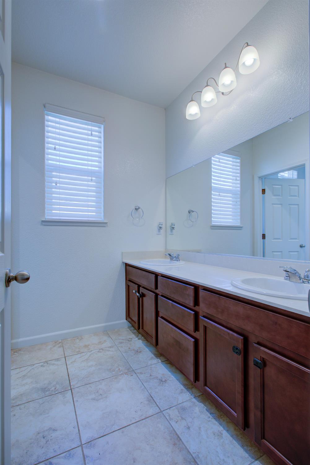 9666 Cabernet Ct, Patterson, CA 95363