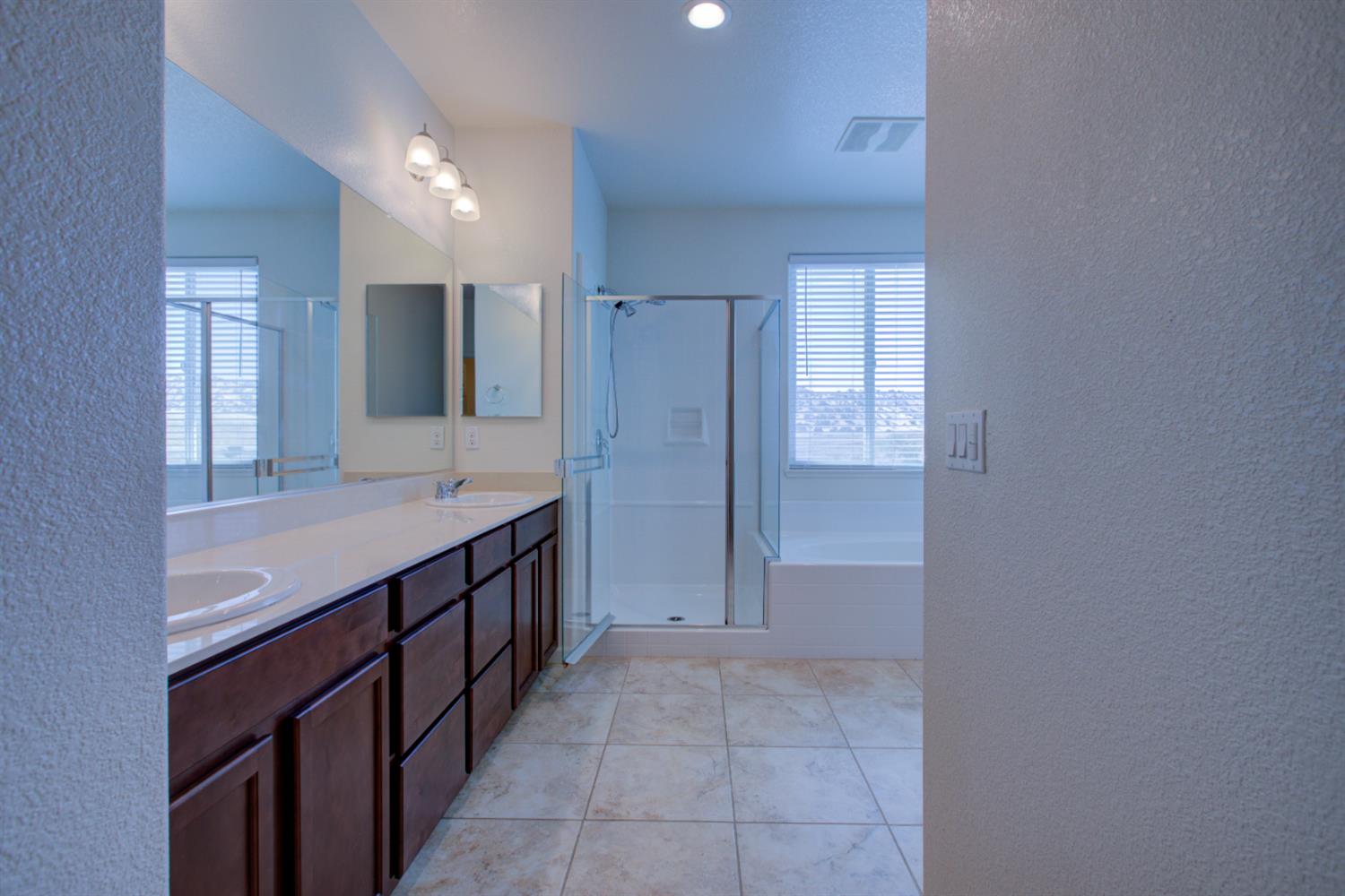 9666 Cabernet Ct, Patterson, CA 95363