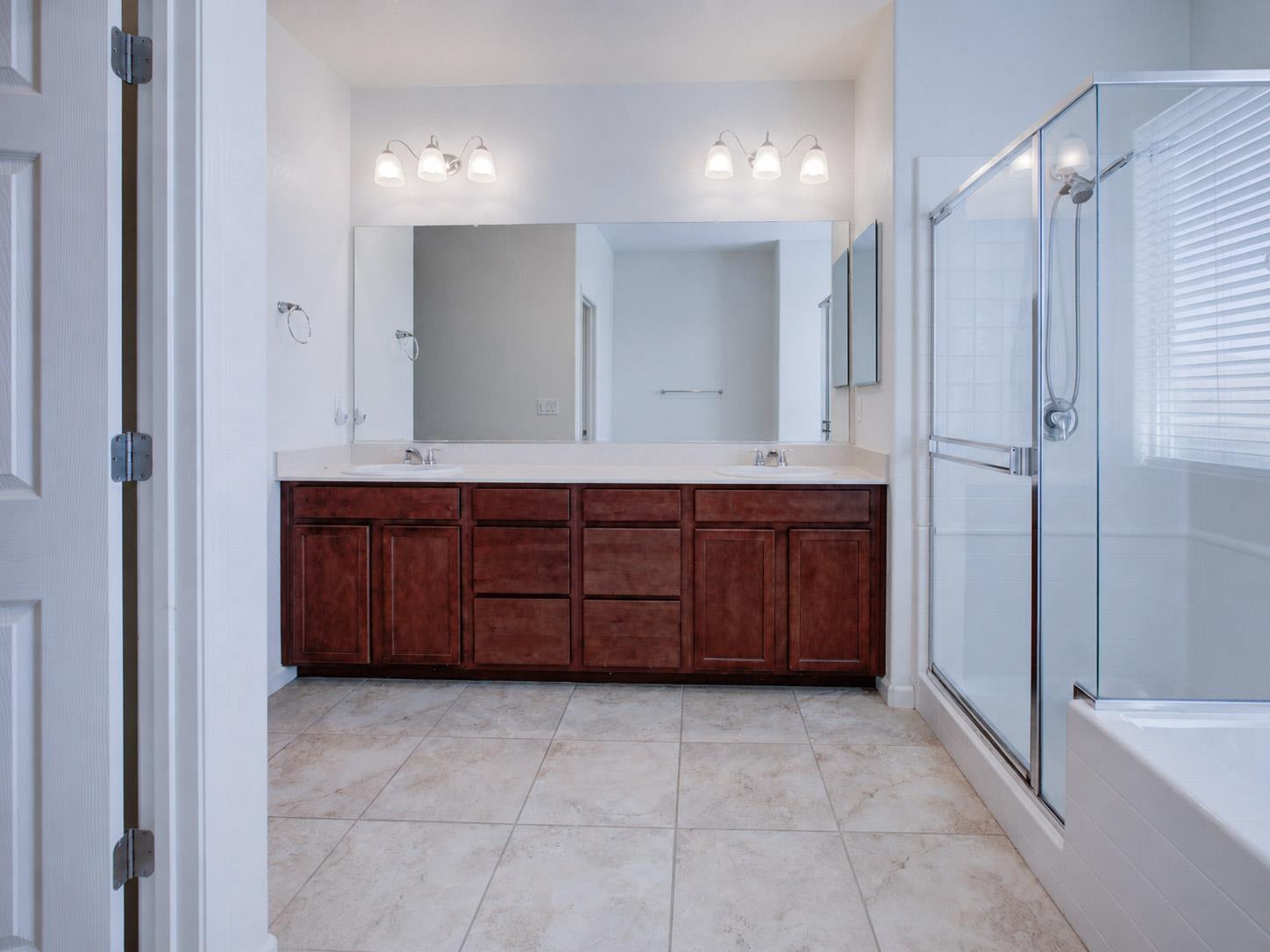 9666 Cabernet Ct, Patterson, CA 95363
