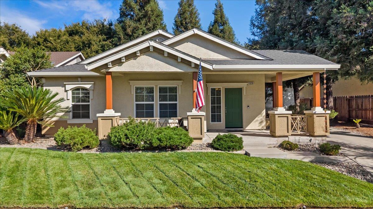1528 Burchell Hill Dr, Oakdale, CA 95361