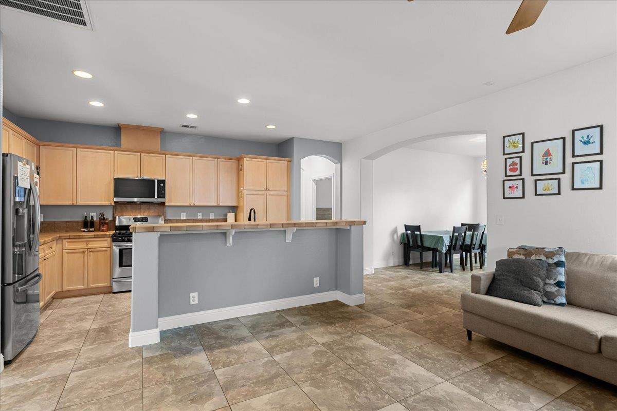 1528 Burchell Hill Dr, Oakdale, CA 95361