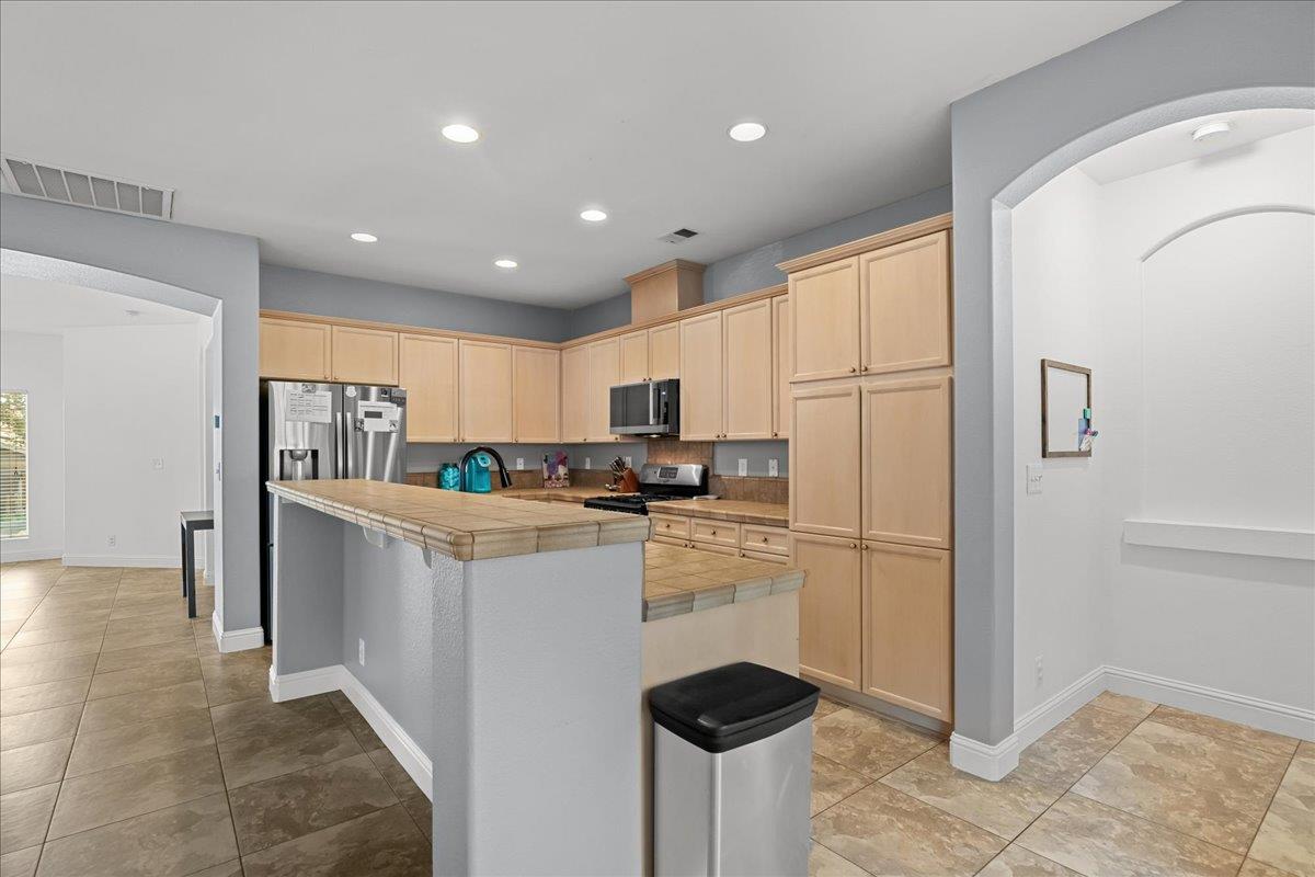 1528 Burchell Hill Dr, Oakdale, CA 95361