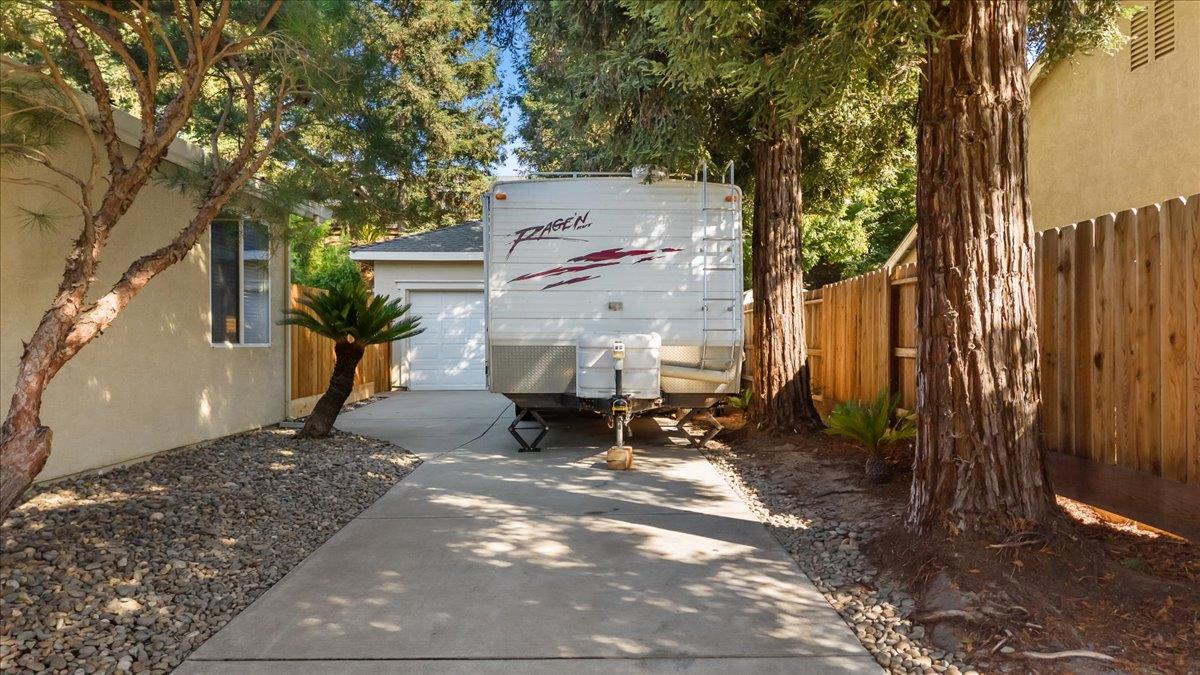 1528 Burchell Hill Dr, Oakdale, CA 95361