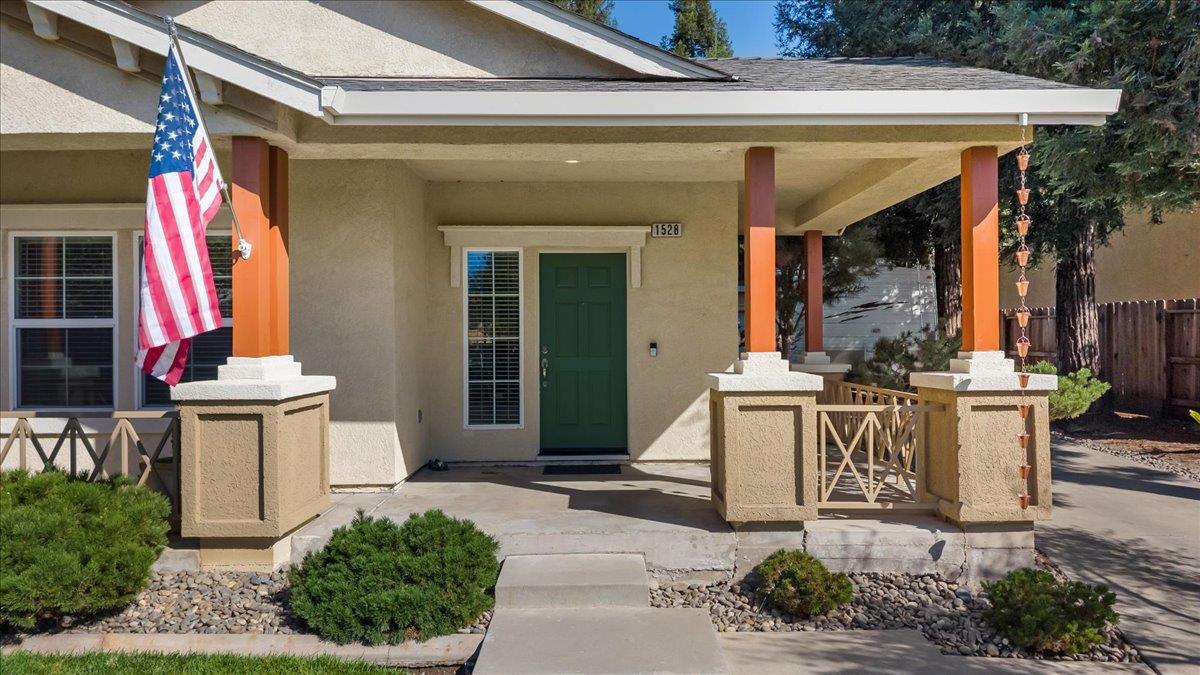 1528 Burchell Hill Dr, Oakdale, CA 95361