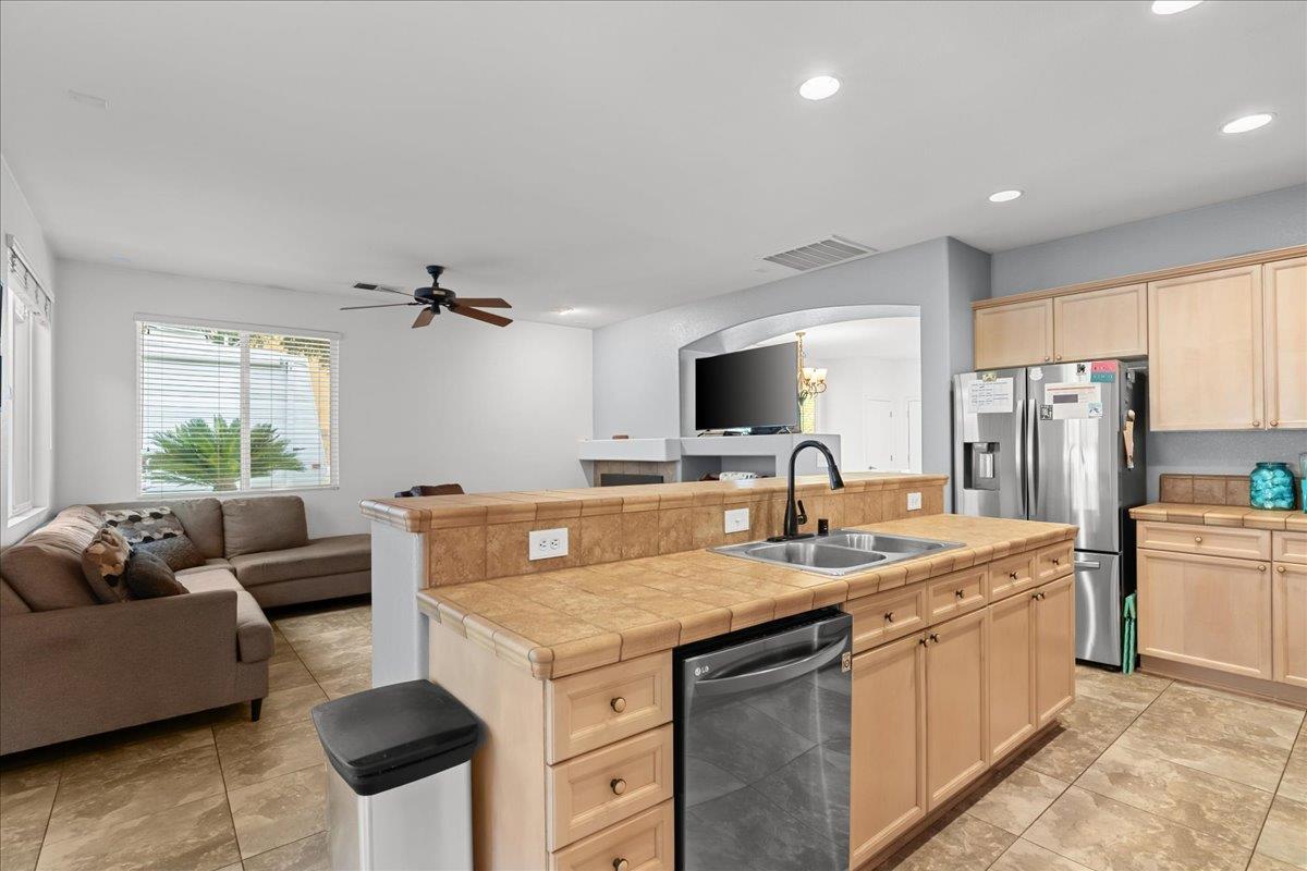 1528 Burchell Hill Dr, Oakdale, CA 95361