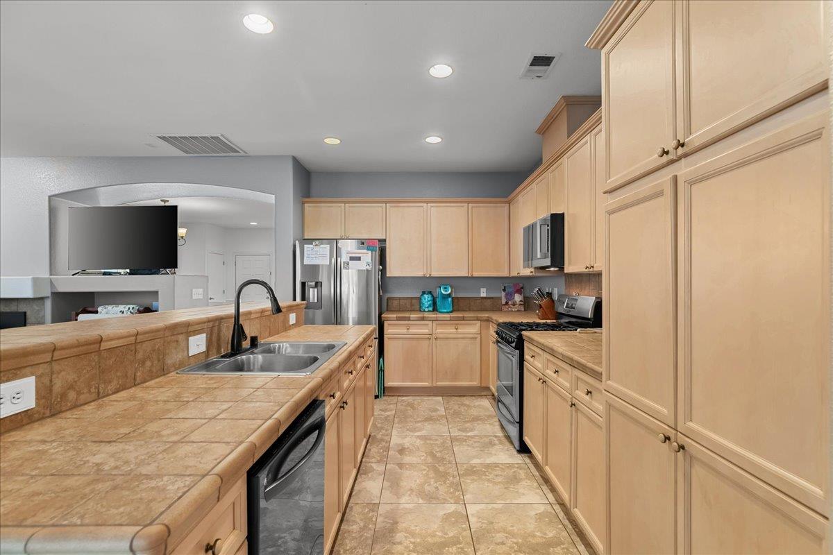 1528 Burchell Hill Dr, Oakdale, CA 95361