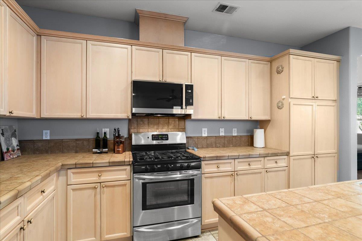 1528 Burchell Hill Dr, Oakdale, CA 95361