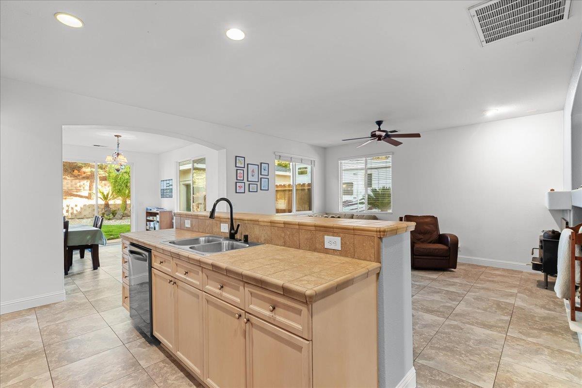 1528 Burchell Hill Dr, Oakdale, CA 95361