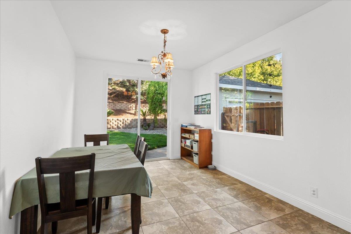 1528 Burchell Hill Dr, Oakdale, CA 95361