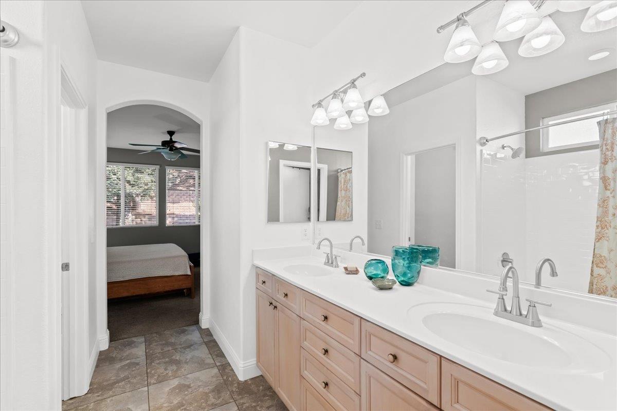 1528 Burchell Hill Dr, Oakdale, CA 95361